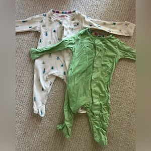 Set of 2 magnetic me pajamas.